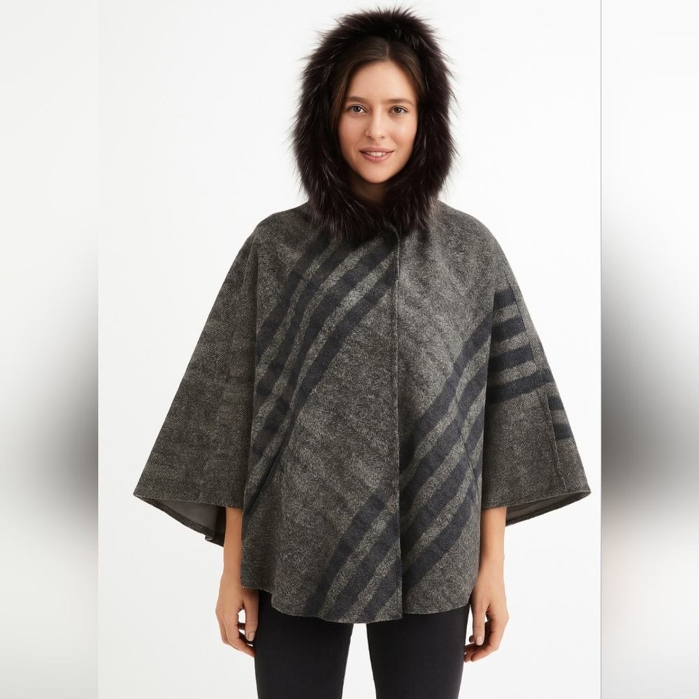 NWOT! HiSO Nordstrom Charcoal Plaid Women's Cape with Silver Fox Fur Hood
